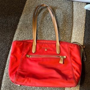 MICHAEL KORS/“RED W/TAN TRIM CANVAS TOTE